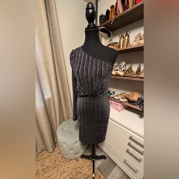 H&M One-Shoulder Black Dress - Picture 5 of 9